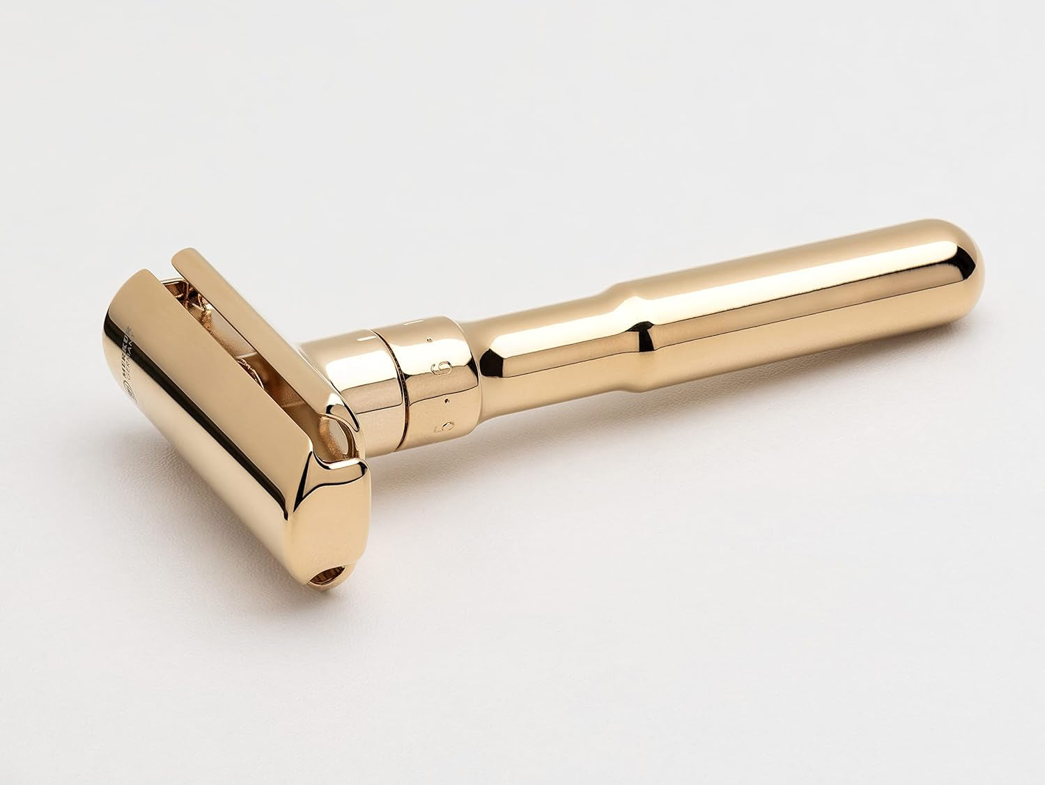 FUTUR 702 Adjustable Double Edge Safety Razor - Bright Gold, Adjustable Razor with Dial, Made in Germany, Plastic-Free, Snap-On Cap Design, Straight Bar