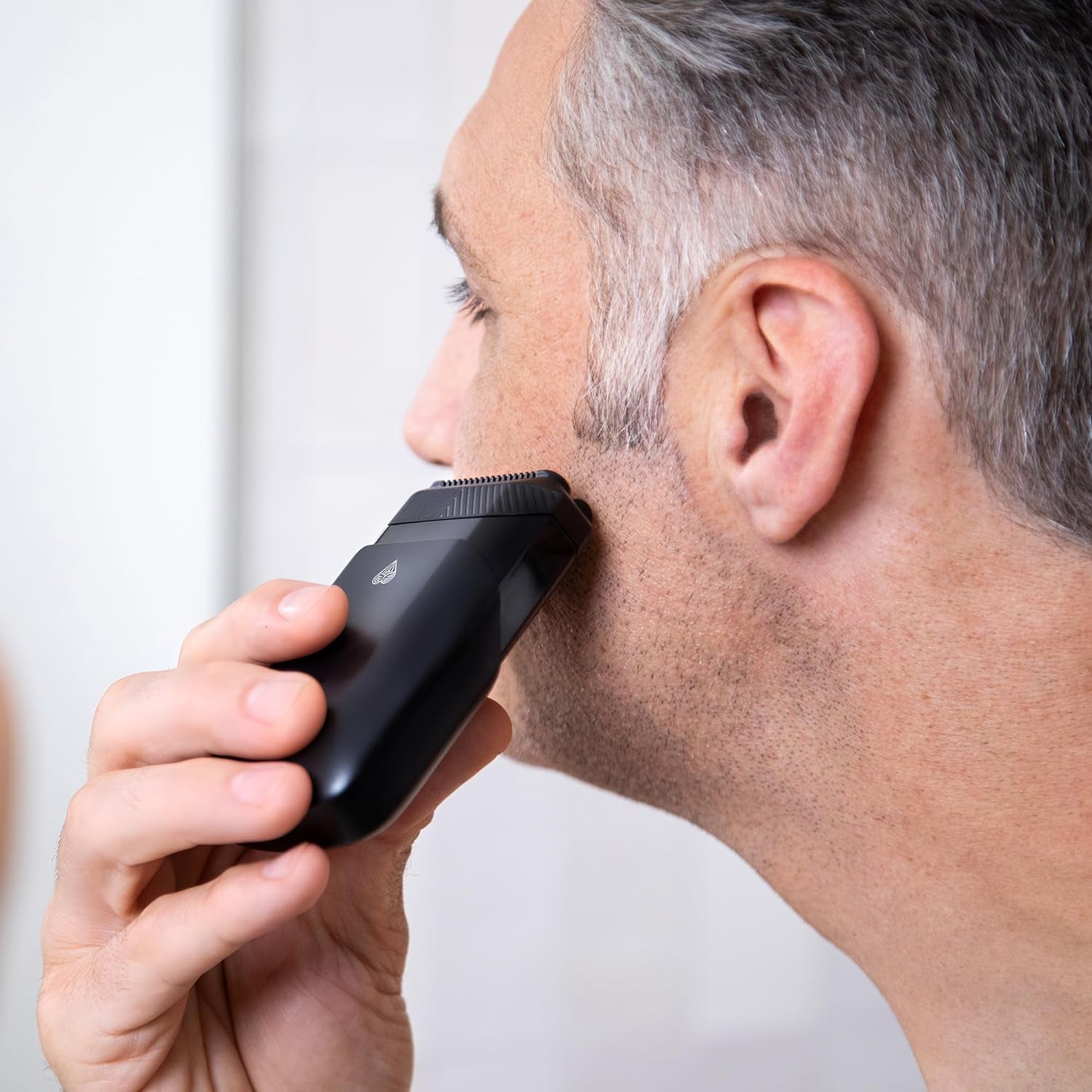 MANSCAPED® the Beard Hedger® Premium Men'S Beard Trimmer & the Handyman™ Compact Electric Foil Face Shaver with Long-Hair Leveler & Foil Blades